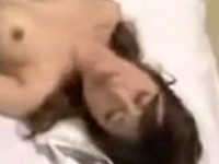 お義父さんが覗いているのを知ってるのに電マオナニーをした息子の嫁