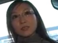 アラサーの黒パンスト眼鏡熟女を車の中で生ハメ