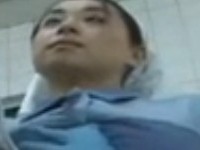 大病院のトイレで患者とエッチしてしまう掃除のおばちゃん